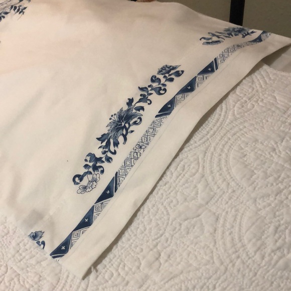 Elegant porcelain blue and white Tamarind RALPH LAUREN Pillowcase SET of 2 - Picture 3 of 4